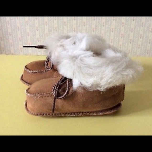 New brown lamb skin baby booties Mocs 3-6 months - Picture 3 of 7